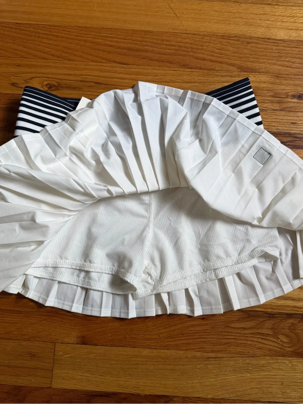 NWT Tory Burch Performance Jersey Tennis Skirt XS – Snow White/Tory Navy